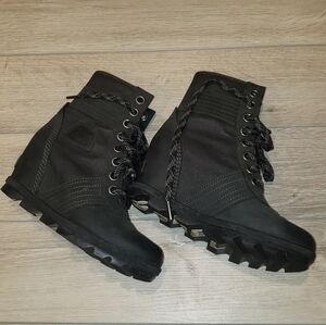 Sorel boots size 6 womens lace up wedge